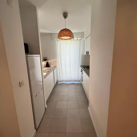 Elegant Castle View Apartament